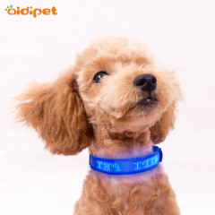 Control de aplicación de cuero de PU Led intermitente collar de perro luz noche seguridad pantalla mascota Collar