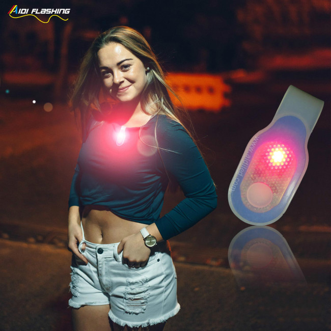 Portable Hands Free Silicone Led Clip Light Small Flashlight Magnetic Clip On Running Light for Night Safety