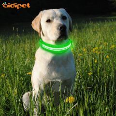 Fabricant de collier de collier de lumière de nuit pour animaux de compagnie à LED de bonne qualité et de bonne qualité