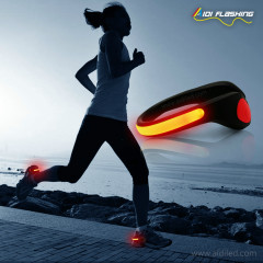 Sapatos de segurança super brilhantes para corrida noturna com luz de clipe para homem esportivo