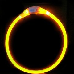 Reflektierendes LED-Halsband für Hunde bei Nacht. Hundehalsband in freier Größe mit Licht