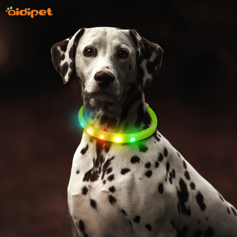 2021 Wholesale Dog Necklace Flashing Collar Light up Luminous Pet Dog Silicone Collar Fashion Design RGB Led Collar Dogs