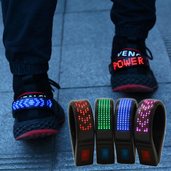 Luz de segurança para corrida noturna piscando LED luz de presilha de sapato com tela de led diferentes padrões de luz de presilha de sapato