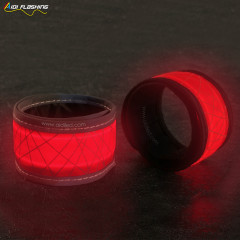 Neue LED-Armbänder Schlagarmbänder Armbänder Leuchtende benutzerdefinierte Sicherheits-Schnappbänder für das Festival