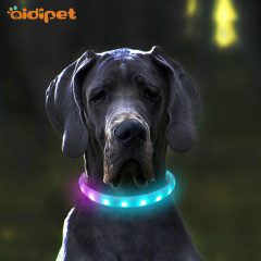Collar de perro de silicona sólida con luz intermitente LED RGB Collar de perro LED resistente al agua cortable