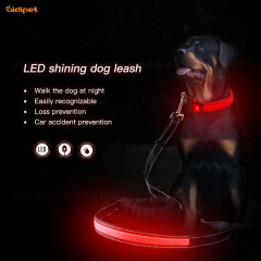 Bungee Handle Soft Glow in The Dark Dog Leash para Night Walks Trela ​​de cão ajustável Segurança noturna Sem chumbo para acidentes com led