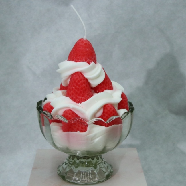 C&H Custom Scent Strawberry Cream Candle Flower Cake Scented Wax Candle in Glass Cup Home Decoration Festivals Celebration