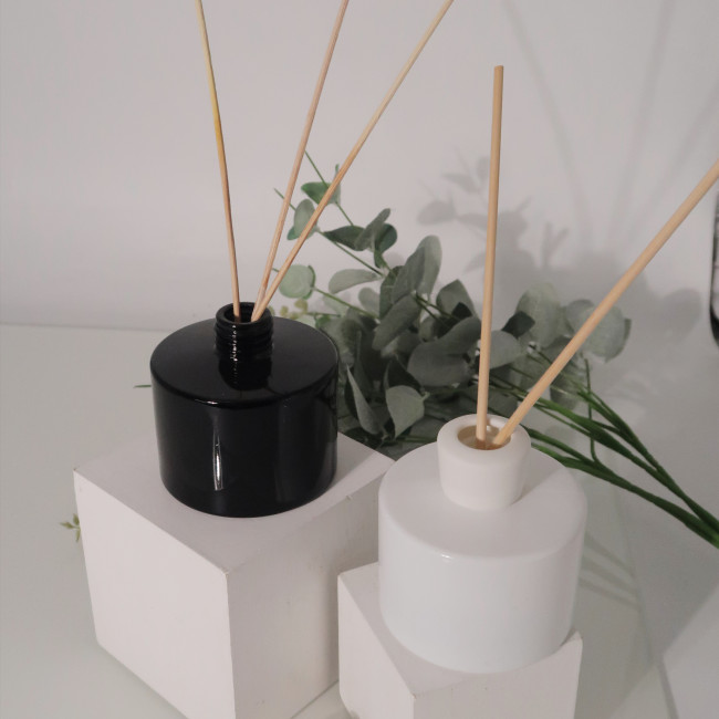 C&H Custom Round White Color Reed Diffuser Glass Bottle Logo Customized Ceramic Reed Diffuser Bottle for Home Deco