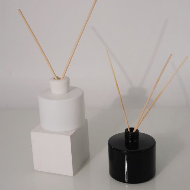 C&H Custom Round White Color Reed Diffuser Glass Bottle Logo Customized Ceramic Reed Diffuser Bottle for Home Deco