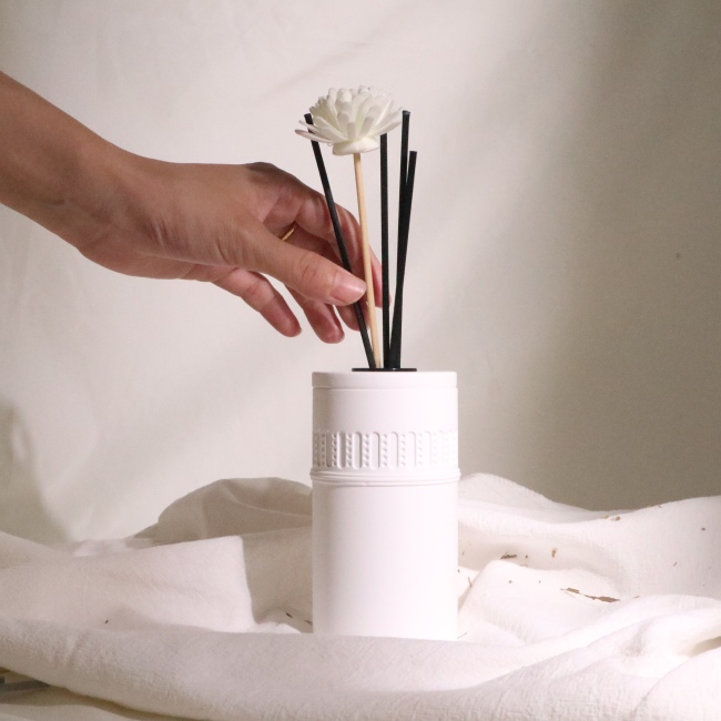 C&H Home Deco Aroma Custom Label Ceramic Reed Diffuser Bottle Oil Candles Set with Candlesticks Decorative Candles Gift Set
