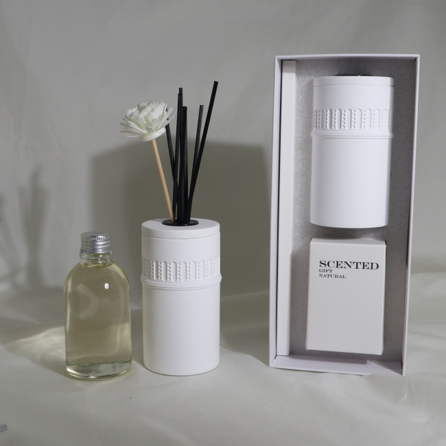 C&H Home Deco Aroma Custom Label Ceramic Reed Diffuser Bottle Oil Candles Set with Candlesticks Decorative Candles Gift Set