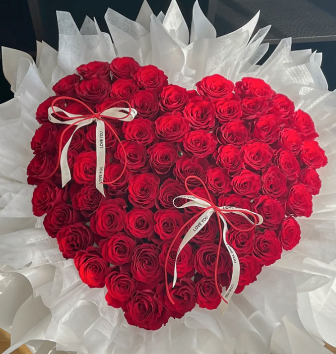 heart shaped bouquet holder