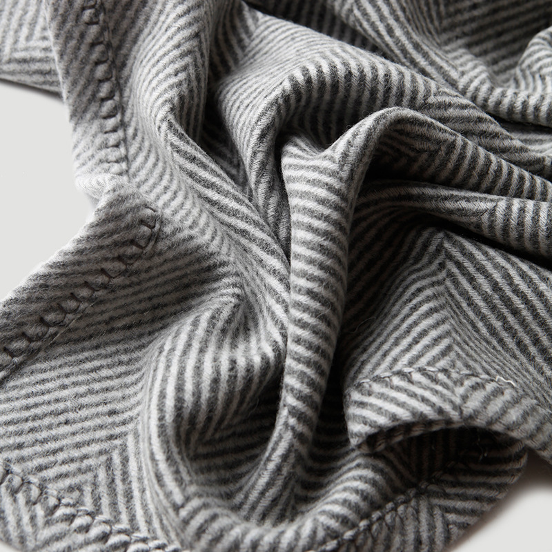 Couverture en laine à chevrons ou grande écharpe châle à double usage
