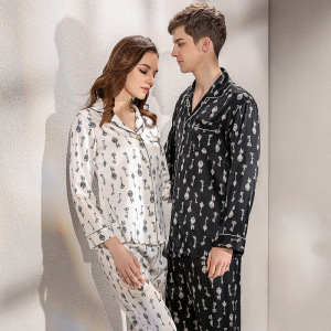 Conjunto de pijama de seda para casal com estampa de seu próprio design personalizado