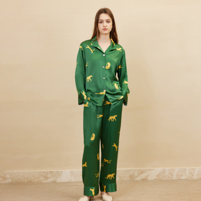 Conjunto de pijama de seda pura feminino 19 Momme com estampa de leopardo fofo
