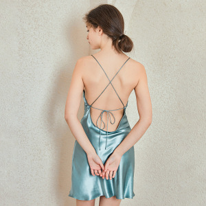 Seda personalizada con cuello en V Sexy Crossing Lace-up Backless Night Dress Ropa de dormir