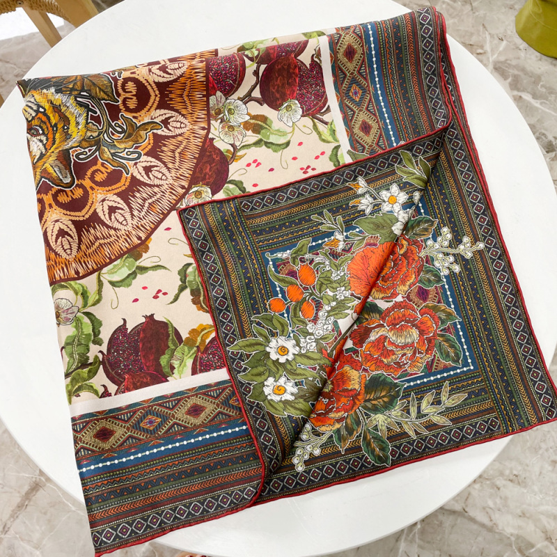 Granatapfel-Doppelseiten-Druck 16 Momme Seiden-Twill-Schal