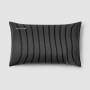 Benutzerdefinierte schwarz-weiß gestreifte bedruckte Kissenbezüge aus Seide mit besticktem Logo