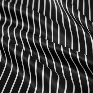 Taies d'oreiller en soie avec logo brodé à rayures noires et blanches personnalisées