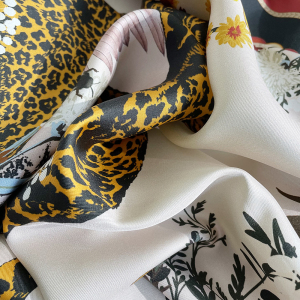 Pañuelo de sarga de seda de 16 Momme con estampado de leopardo y plantas de doble cara