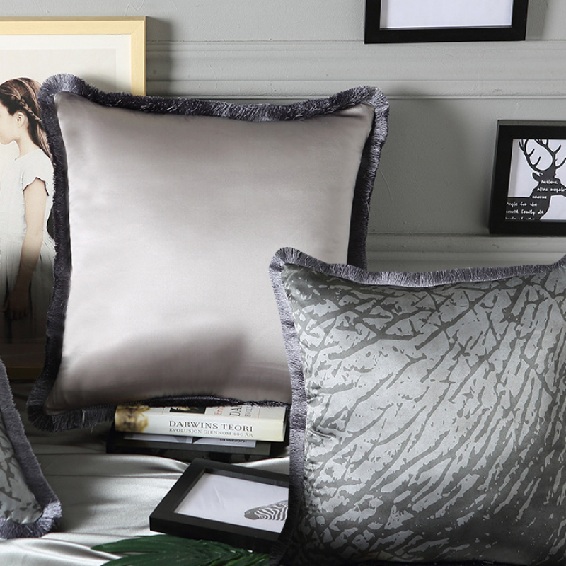 Kundenspezifischer Großhandel bedruckter Charmeuse Silk Square Pillowcase mit Quaste