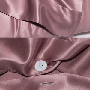 Almofadas de envelope de seda com botões ocultos
