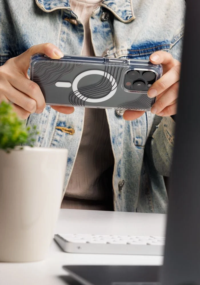 ​​Magnetic Transparent PC+ABS Phone Case