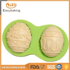 Les usines fabriquent des moules à œufs de Pâques en chocolat en silicone