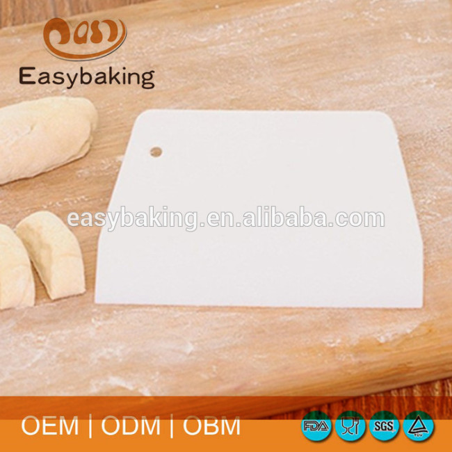 Utensilios para hornear convenientes herramientas para pasteles de grado alimenticio raspador de plástico al por mayor