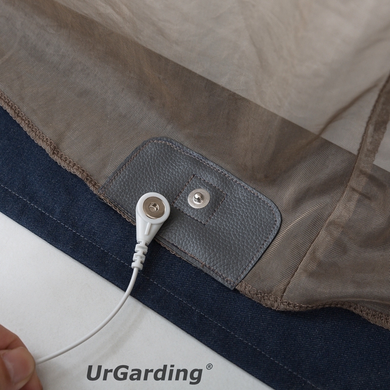 Electromagnetic wave shielding grounding mat
