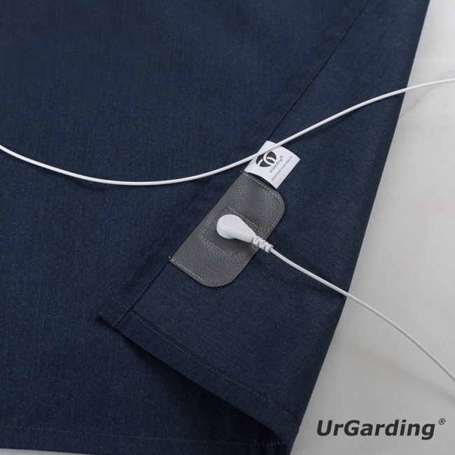 Electromagnetic wave shielding grounding mat