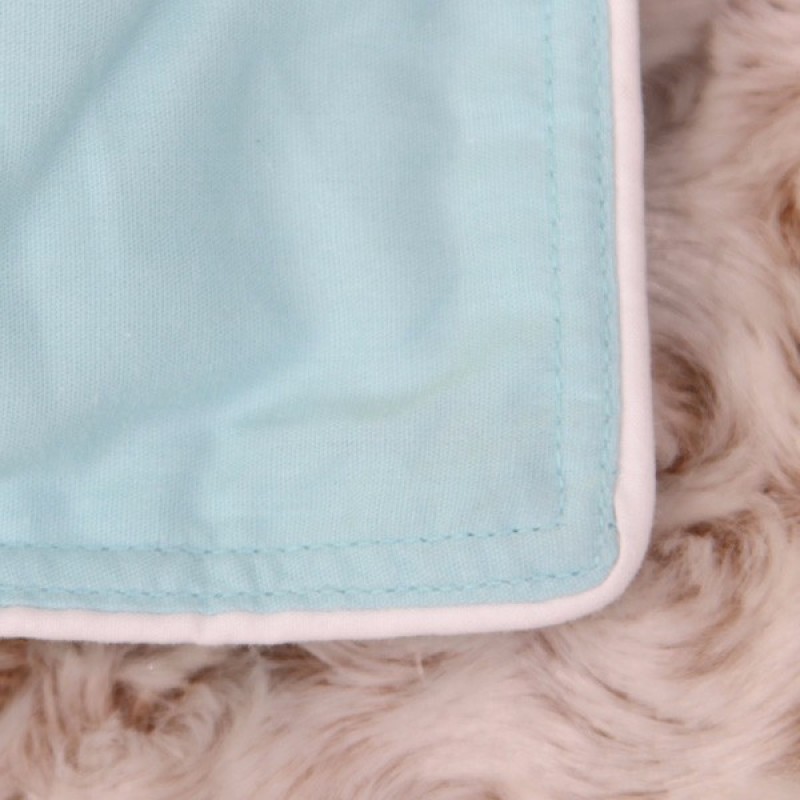 Edredón de hotel, edredón relleno de plumas y plumas de ganso de colores.