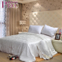 Couette King Size en tissu jacquard classique avec housse en coton et duvet de canard Couette King Size en tissu jacquard classique avec housse en coton et duvet de canard