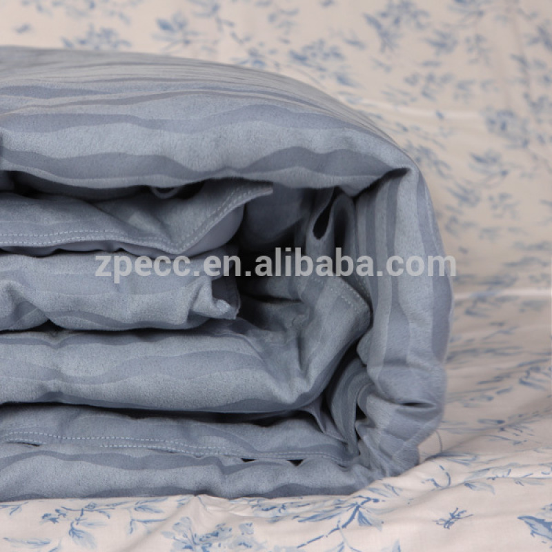 China Edredones de aire acondicionado de microfibra de verano baratos Fabricantes