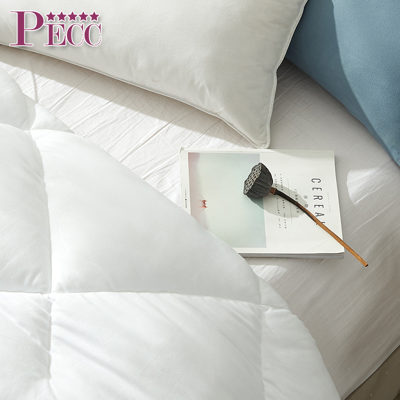 良質なマイクロファイバー入りコットンキルト羽毛布団