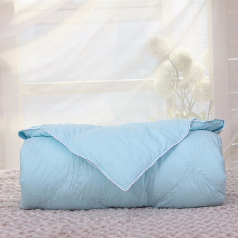 Edredón de hotel, edredón relleno de plumas y plumas de ganso de colores.