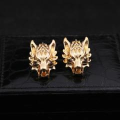 Wholesale custom high quantity lapel pin collar pin shirt golden metal brooch stud tassel tiger brooches for men
