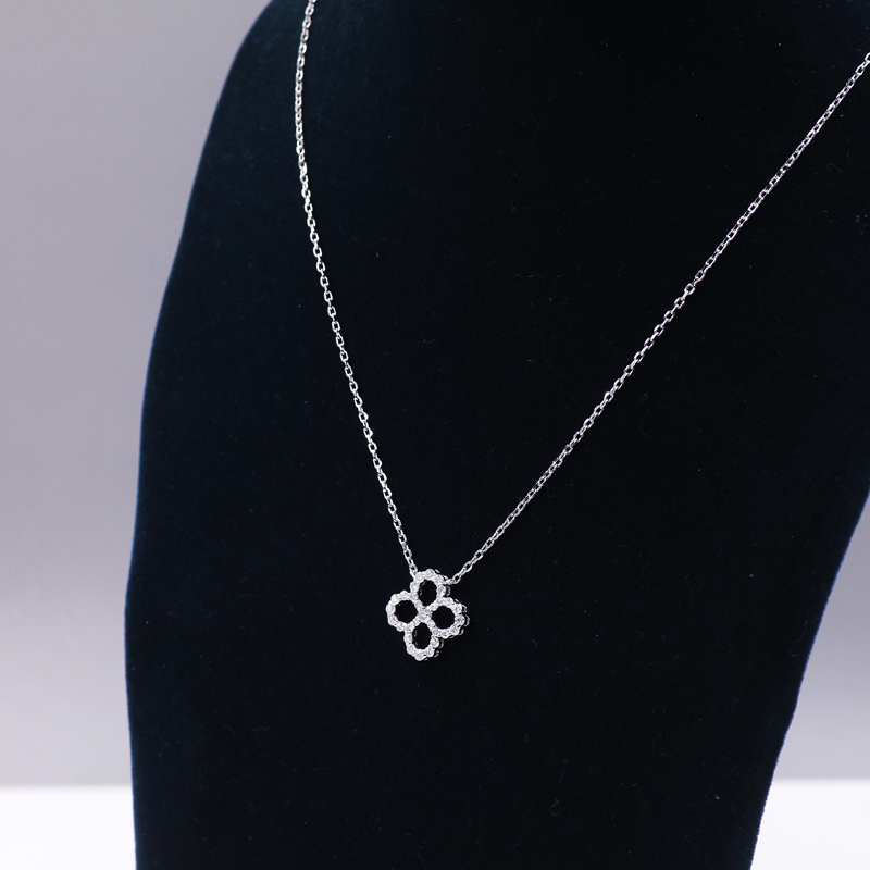 Four clover leaf shape 925 sterling silver gold plated moissanite diamond necklace Four clover leaf shape 925 sterling silver gold plated moissanite diamond necklace