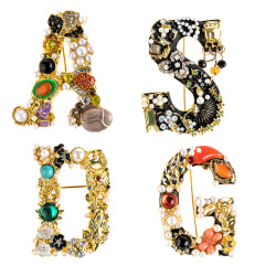2020 INS amazon korean latest luxury fashion bulk girls rhinestone crystal letter brooches for women lady
