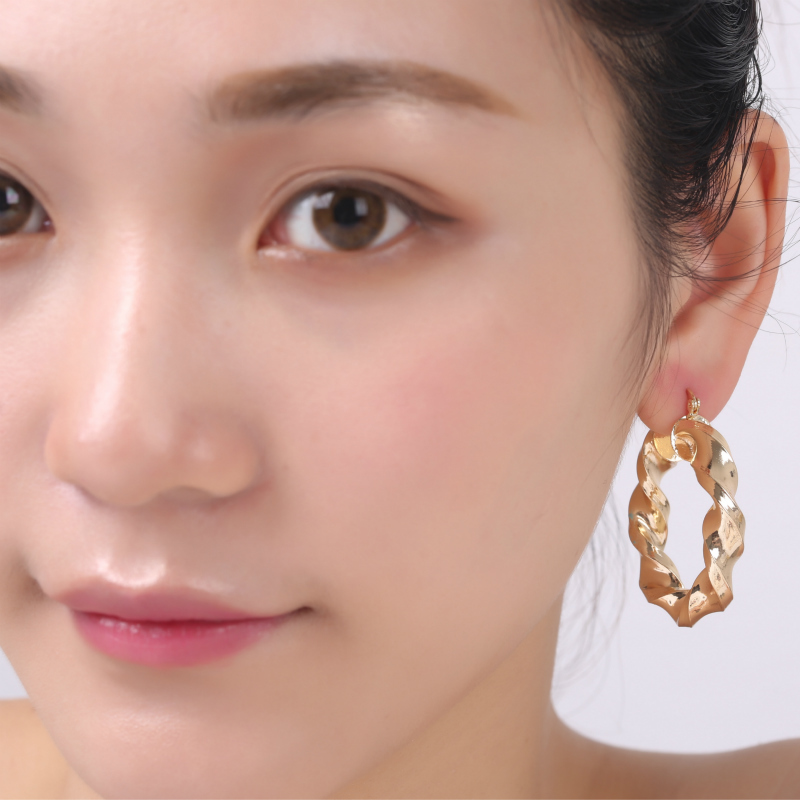 Wholesale manufactures fashion circle design women twisted large earrings Wholesale manufactures fashion circle design women twisted large earrings