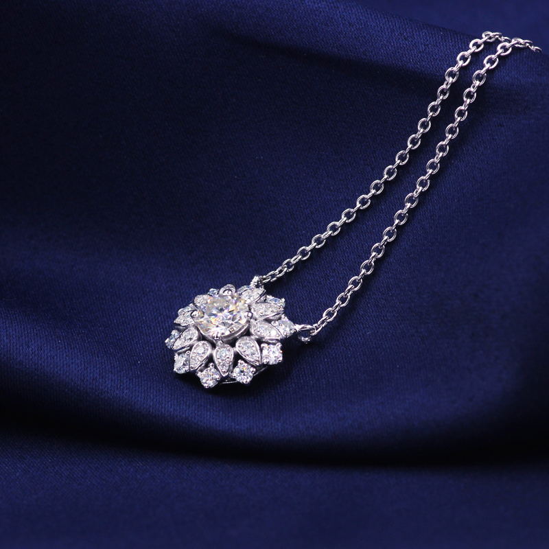 Retro and Flower shape 925 sterling silver platinum moissanite necklace Retro and Flower shape 925 sterling silver platinum moissanite necklace