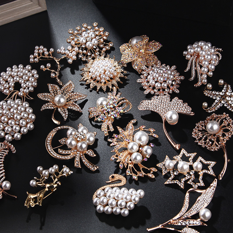 Latest Fashion Flower Rhinestone Women, Girl Crystal Custom Pearl Brooches