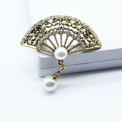 Chinese style fashion designer rhinestone pearl retro fan brooches for ladies