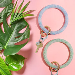 Amazon hot sale custom fashion trend silicone glitter wristlet bracelet keychain