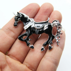 Wholesale Women Fashon Vintage alloy black horse unicorn brooches for suit