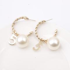 Wholesale hook Plated Metal Women Baroque Twist Pearl Drop Chandelier Earrings