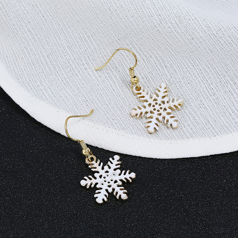 Wholesale White Alloy Paint Christmas Hollow Snowflake Earrings For Gifts Wholesale White Alloy Paint Christmas Hollow Snowflake Earrings For Gifts