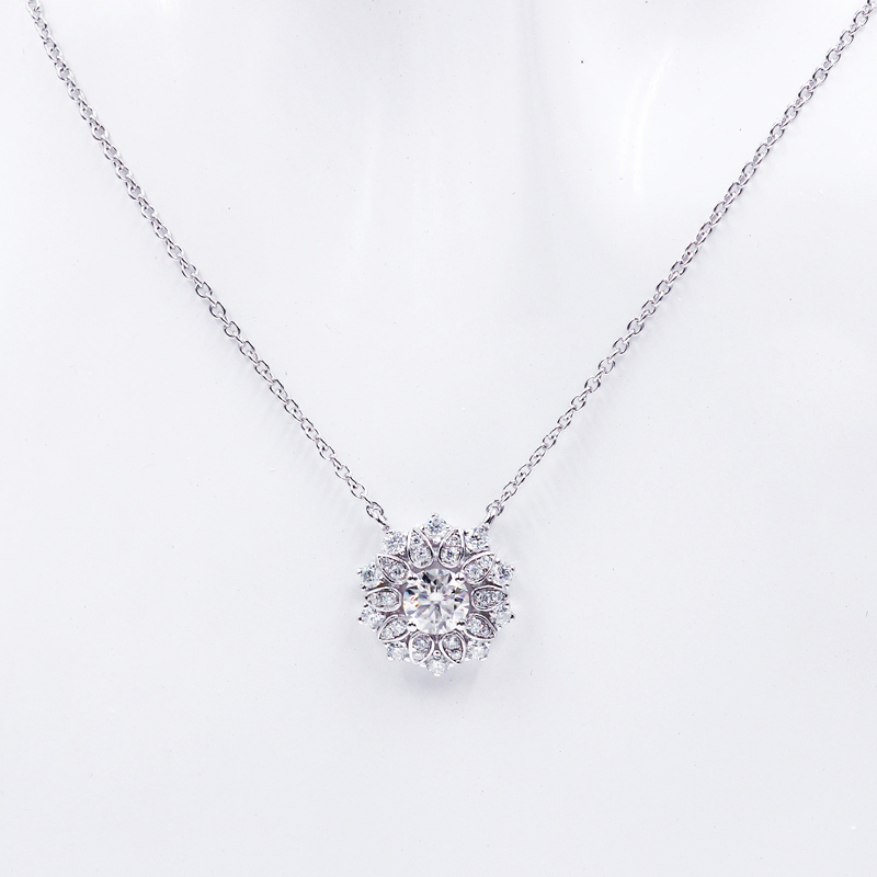 Retro and Flower shape 925 sterling silver platinum moissanite necklace Retro and Flower shape 925 sterling silver platinum moissanite necklace