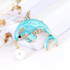 Bulk custom fashion jewelry designer women alloy dolphin brooch with pearl