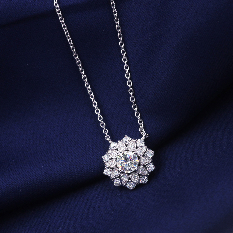 Retro and Flower shape 925 sterling silver platinum moissanite necklace Retro and Flower shape 925 sterling silver platinum moissanite necklace
